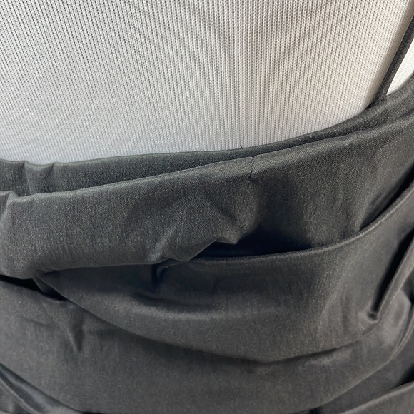 Lily Simon Black Ruched Top, Sleeveless, Size 6 - Picture 10 of 15